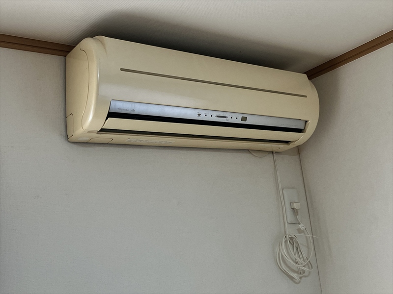 エアコン交換工事 施工前のエアコン