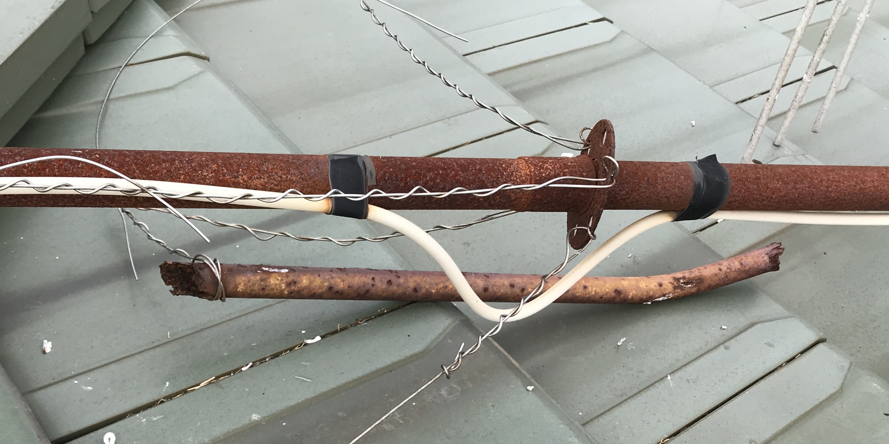 実際の錆で折れてしまったポール