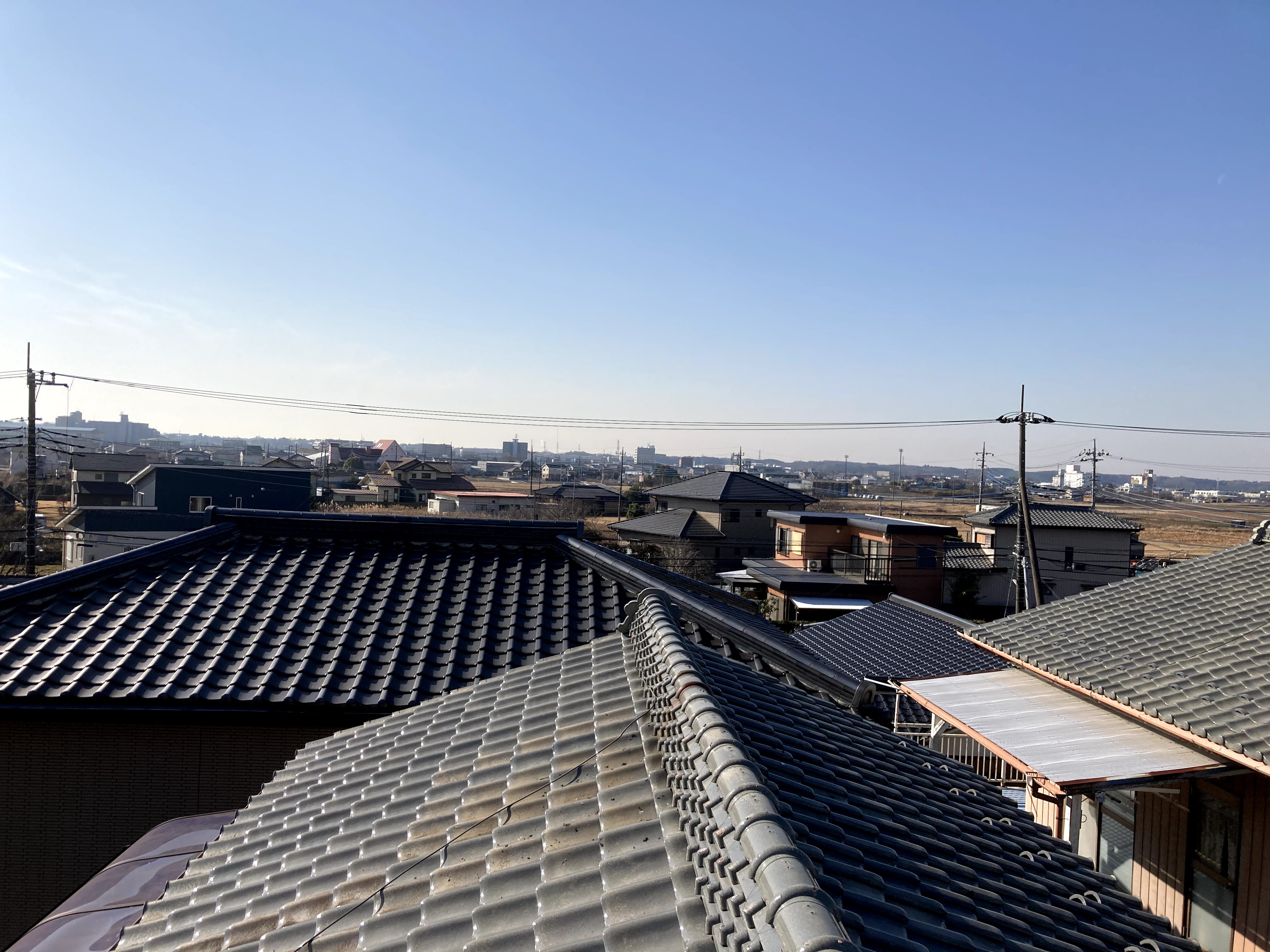 屋根上で倒れてしまっているアンテナの撤去工事_施工前