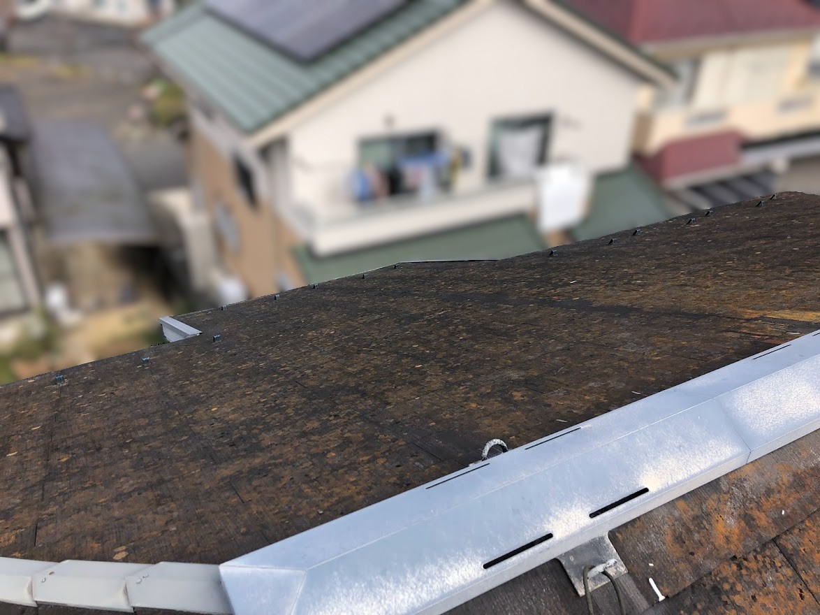 屋根上アンテナの撤去工事_施工前