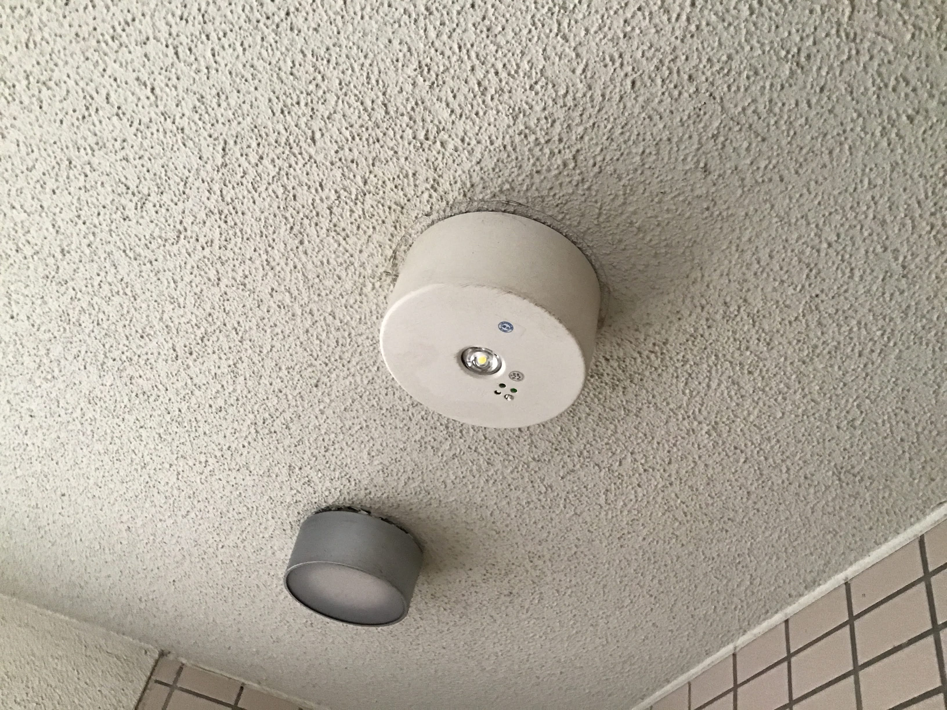 マンション共用部 誘導灯_施工後