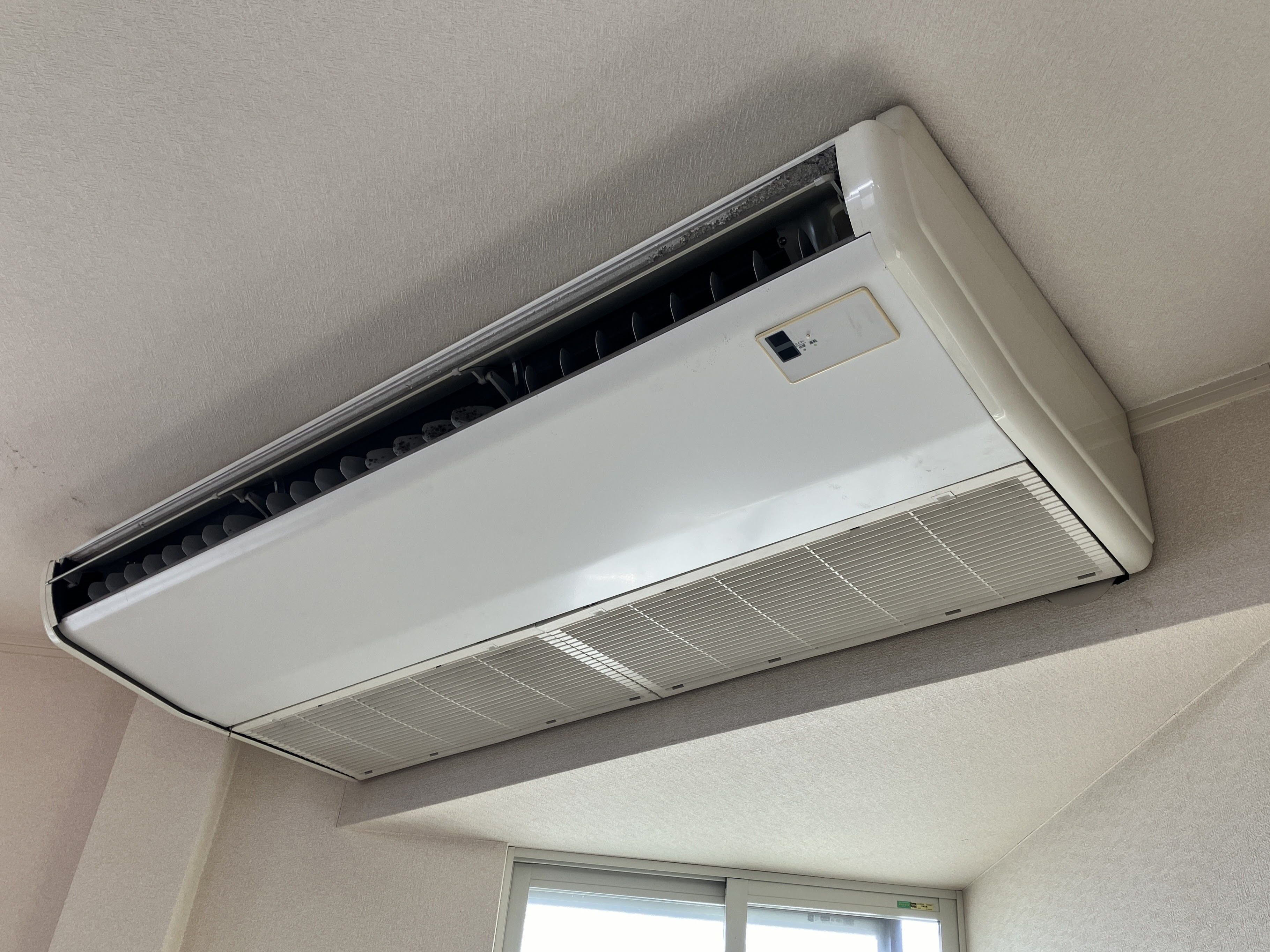 天吊り業務用エアコン（パッケージ）交換工事_施工前