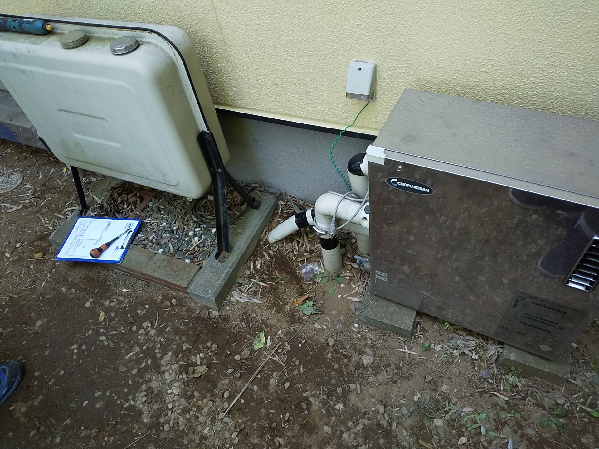 石油ボイラーから角型エコキュートへの交換工事_施工前