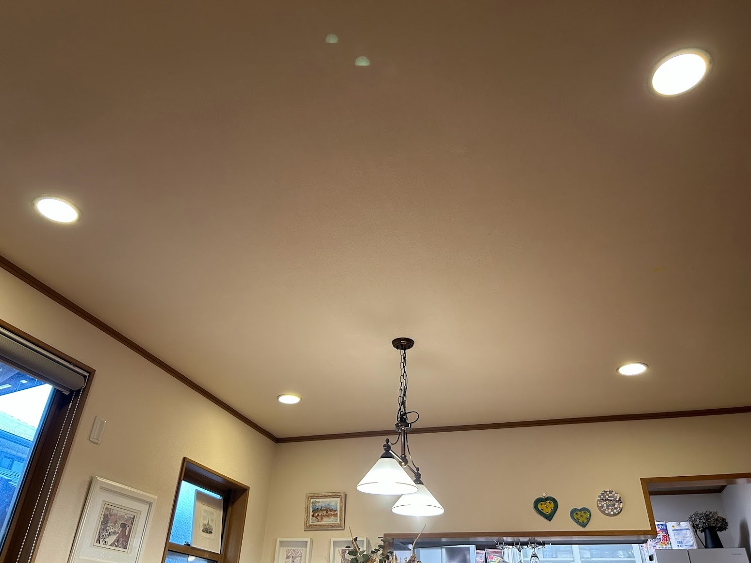 ダウンライト交換工事（マンション／電球色から昼白色へ変更） 施工例1